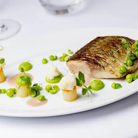 Chateau De - Relais & Chateaux 5*